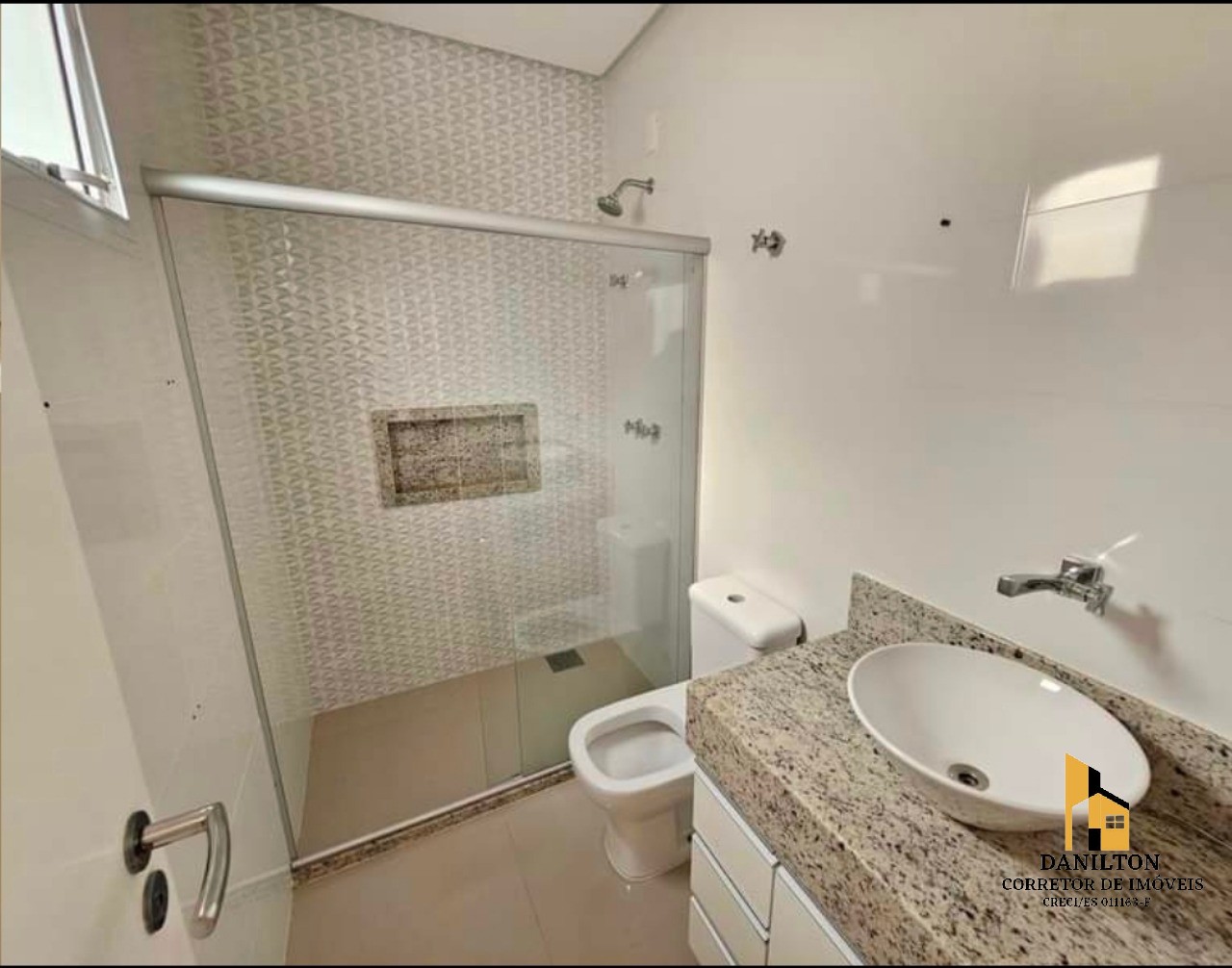 Casa com 3 Quartos A venda na Praia do Morro Sendo 3 Suites, Piscina-GUARAPARI-ES
