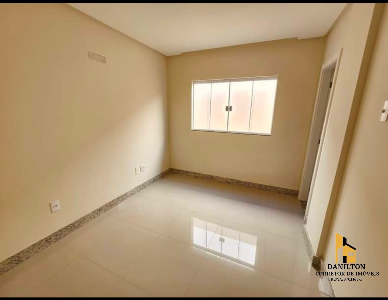 Casa com 3 Quartos A venda na Praia do Morro Sendo 3 Suites, Piscina-GUARAPARI-ES