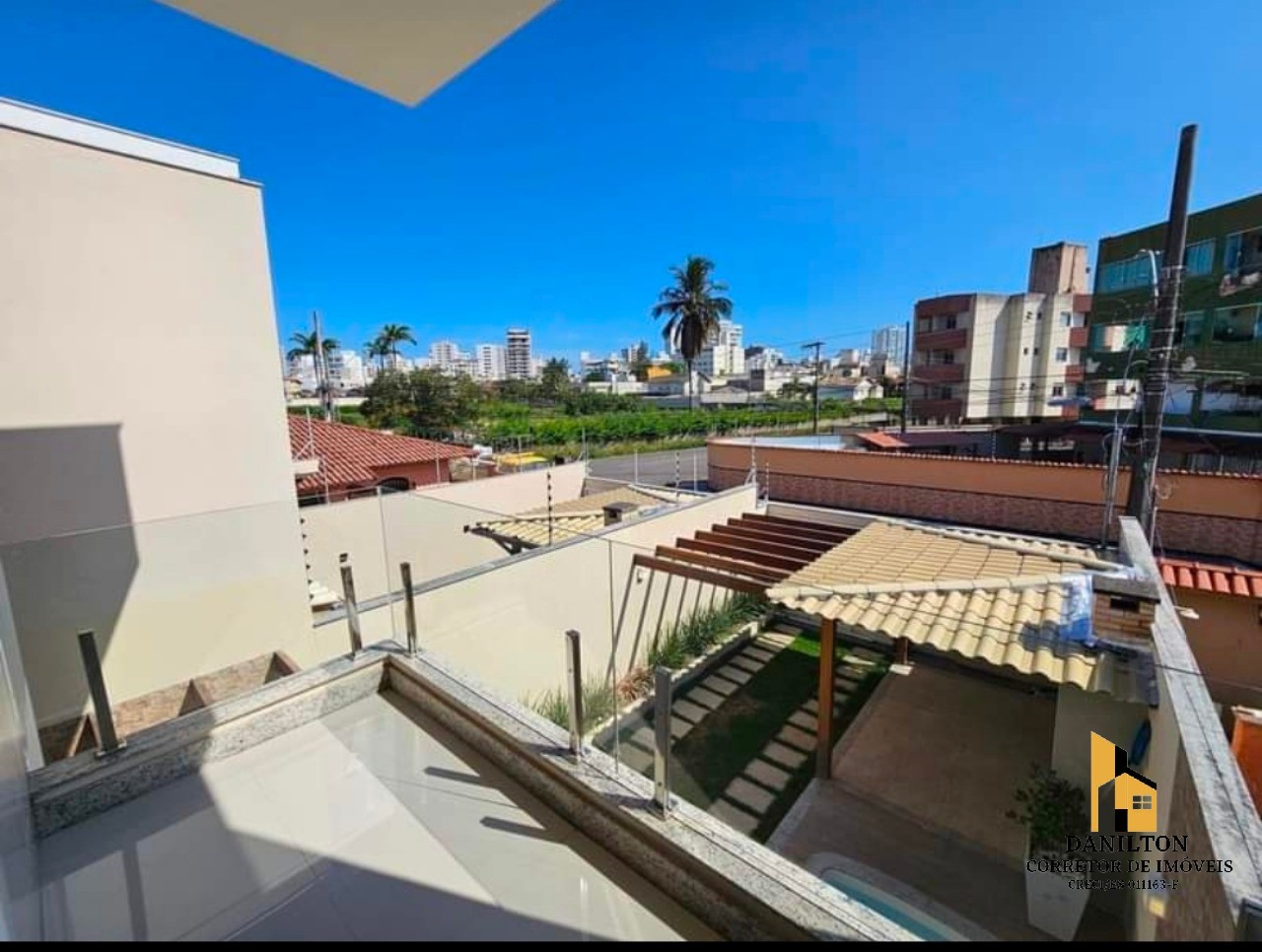Casa com 3 Quartos A venda na Praia do Morro Sendo 3 Suites, Piscina-GUARAPARI-ES