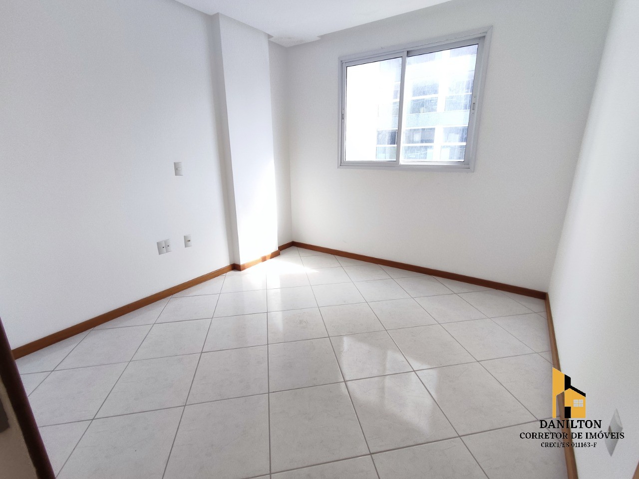 Apartamento com 3 Quartos A venda sendo 1 suítes, na orla da praia do Morro GUARAPARI-ES
