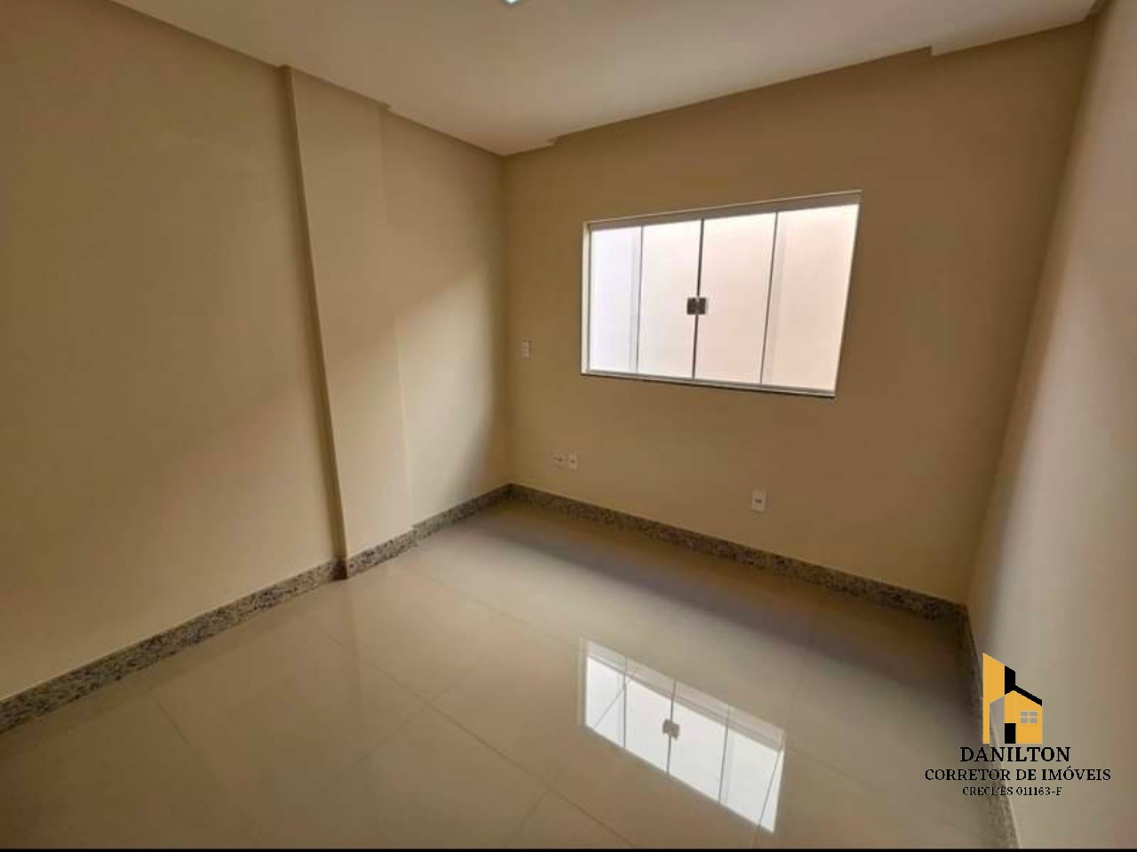 Casa com 3 Quartos A venda na Praia do Morro Sendo 3 Suites, Piscina-GUARAPARI-ES