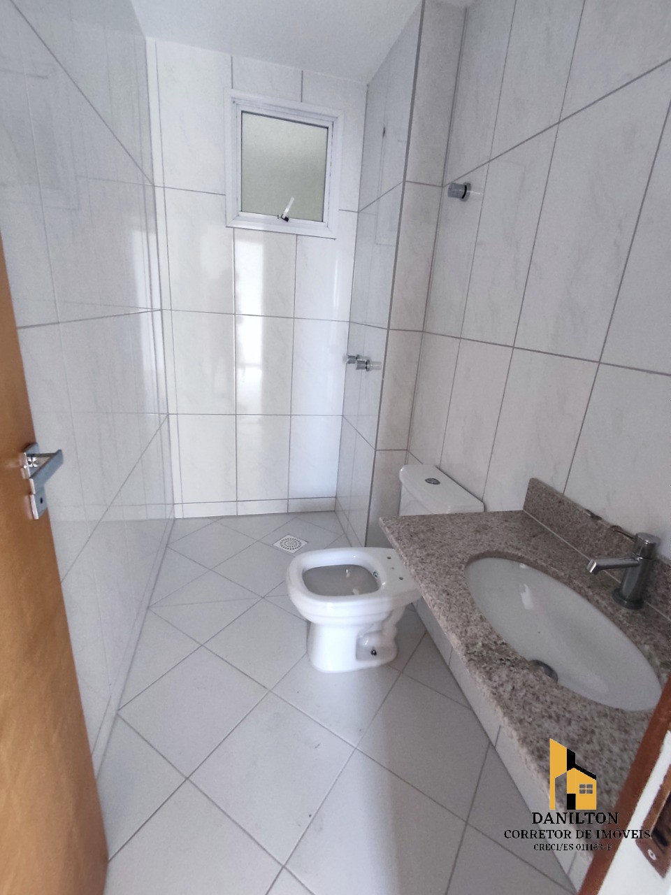 Apartamento com 3 Quartos A venda sendo 1 suítes, na orla da praia do Morro GUARAPARI-ES