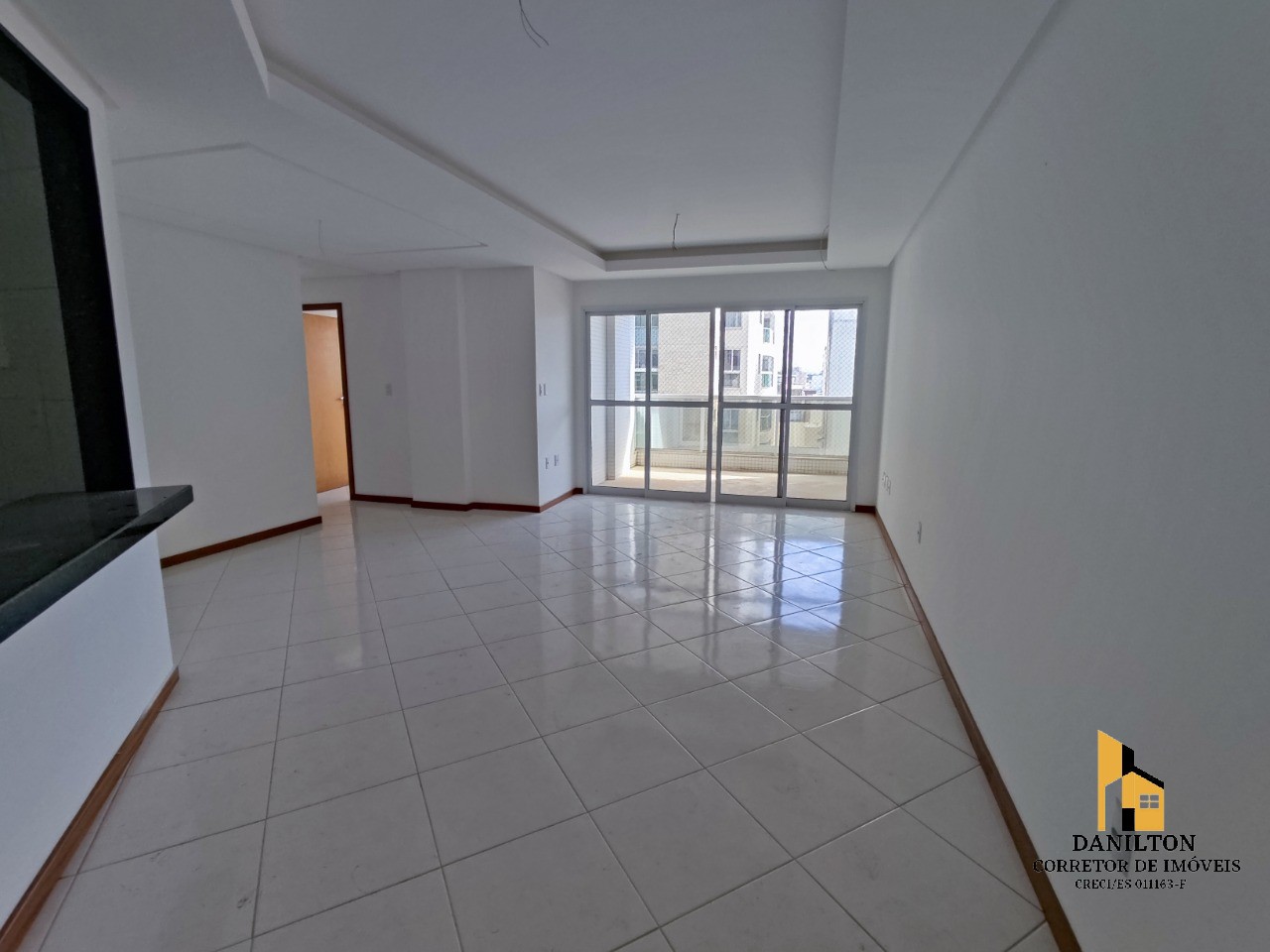 Apartamento com 3 Quartos A venda sendo 1 suítes, na orla da praia do Morro GUARAPARI-ES