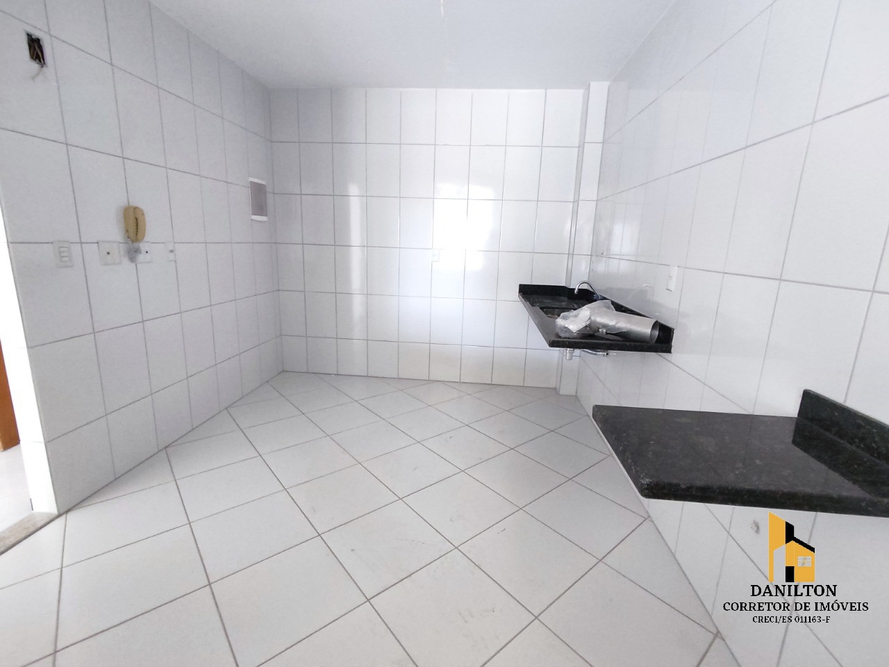 Apartamento com 3 Quartos A venda sendo 1 suítes, na orla da praia do Morro GUARAPARI-ES