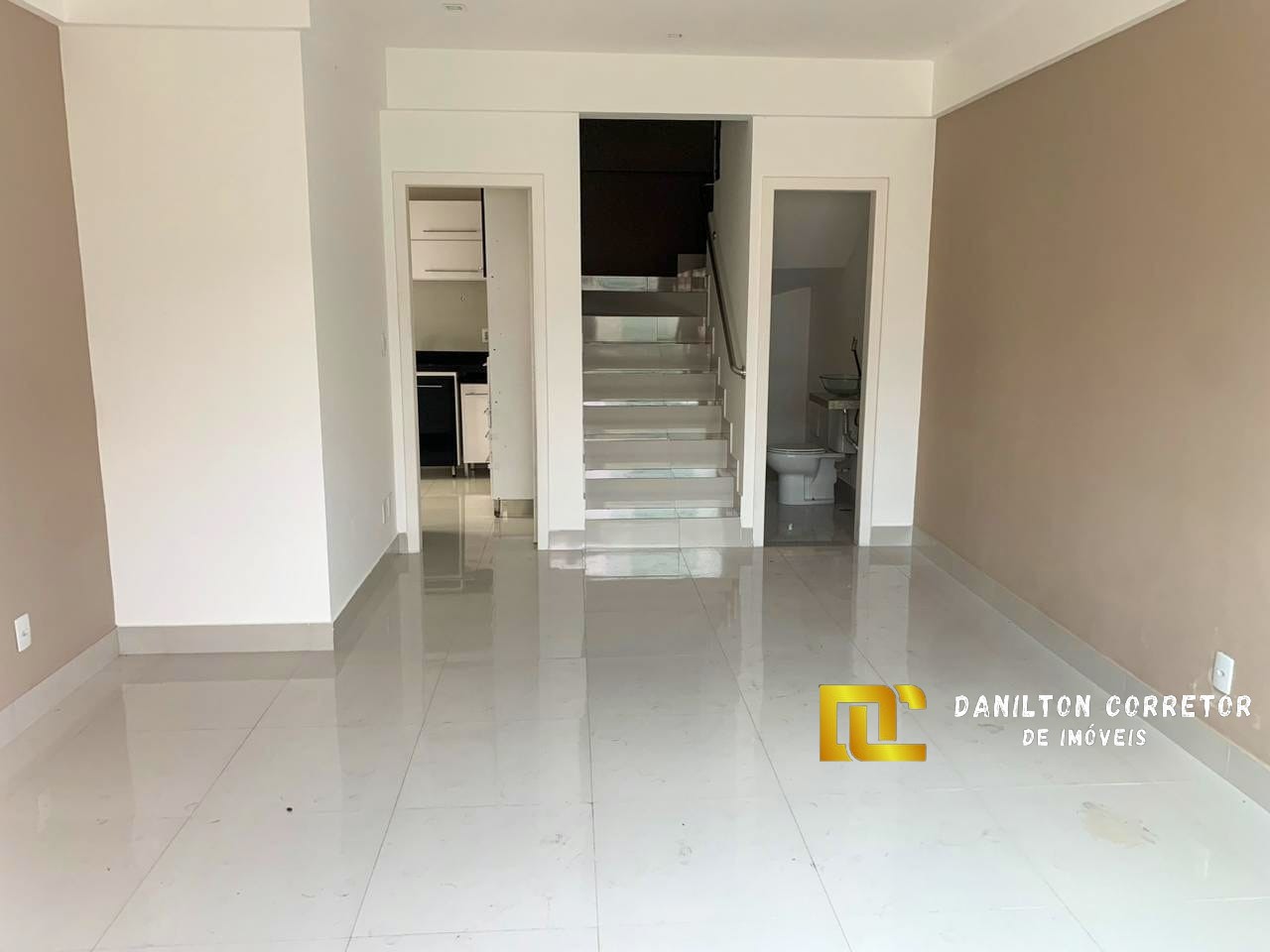 Casa Duplex fino acabamento A vanda na Praia do morro com financiamento direto com a construtora
