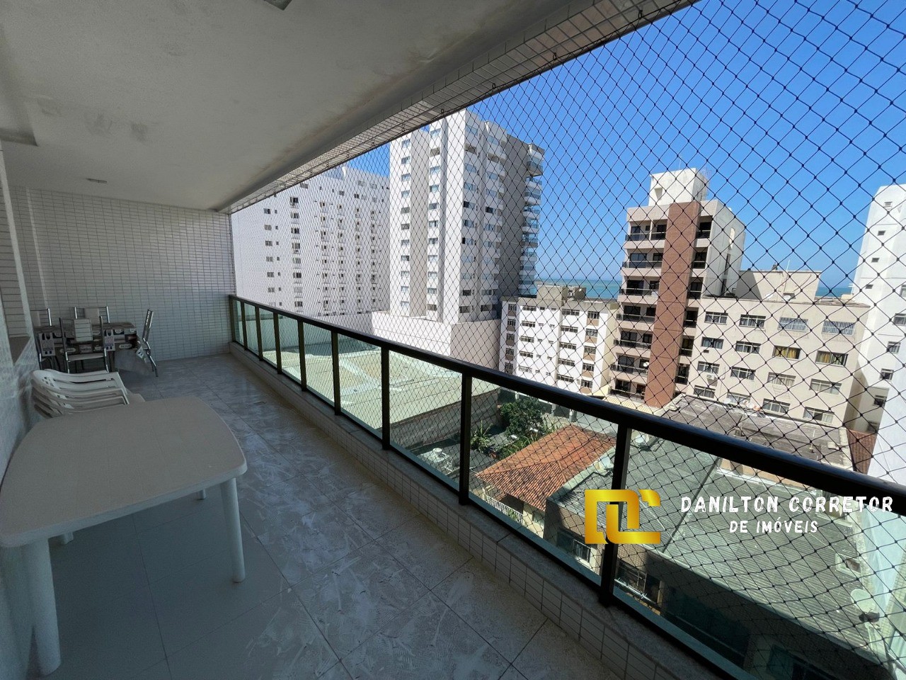 Apartamento com 03 quartos A venda na Praia do Morro localização privilegiada GUARAPARI-ES