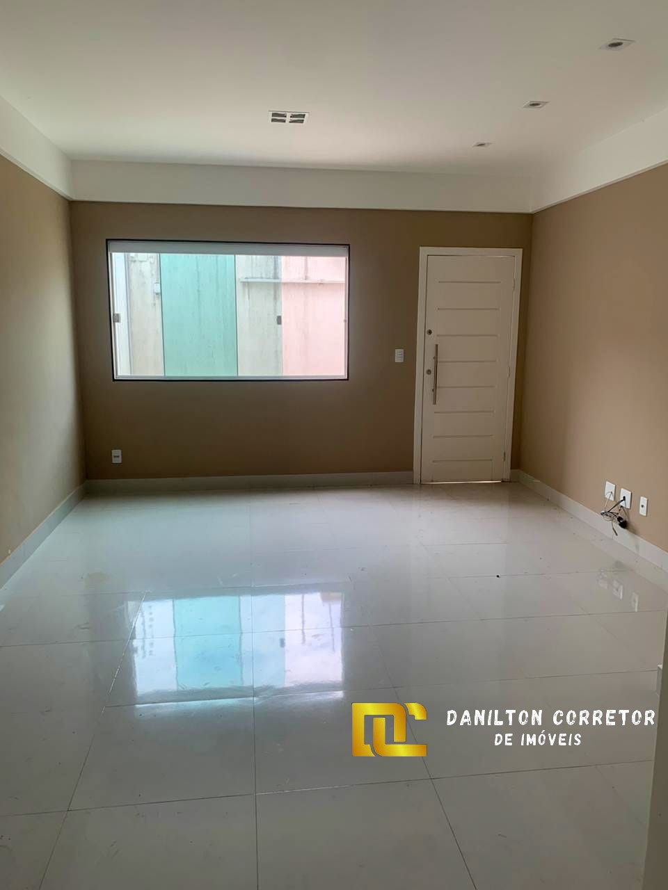 Casa Duplex fino acabamento A vanda na Praia do morro com financiamento direto com a construtora