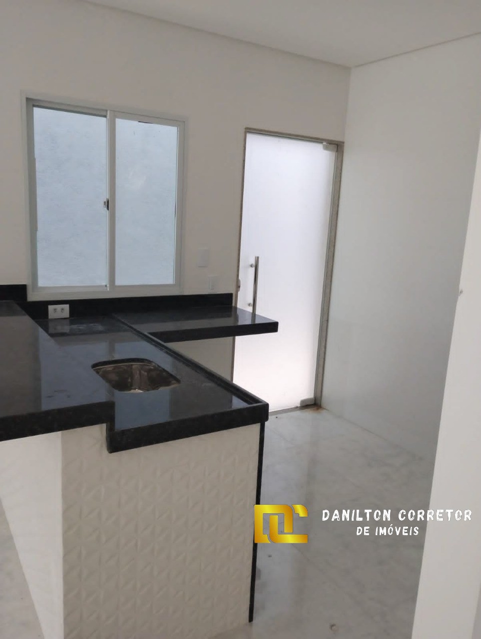 Casa com 3 quartos a venda em santa monica próximo de ponto 
