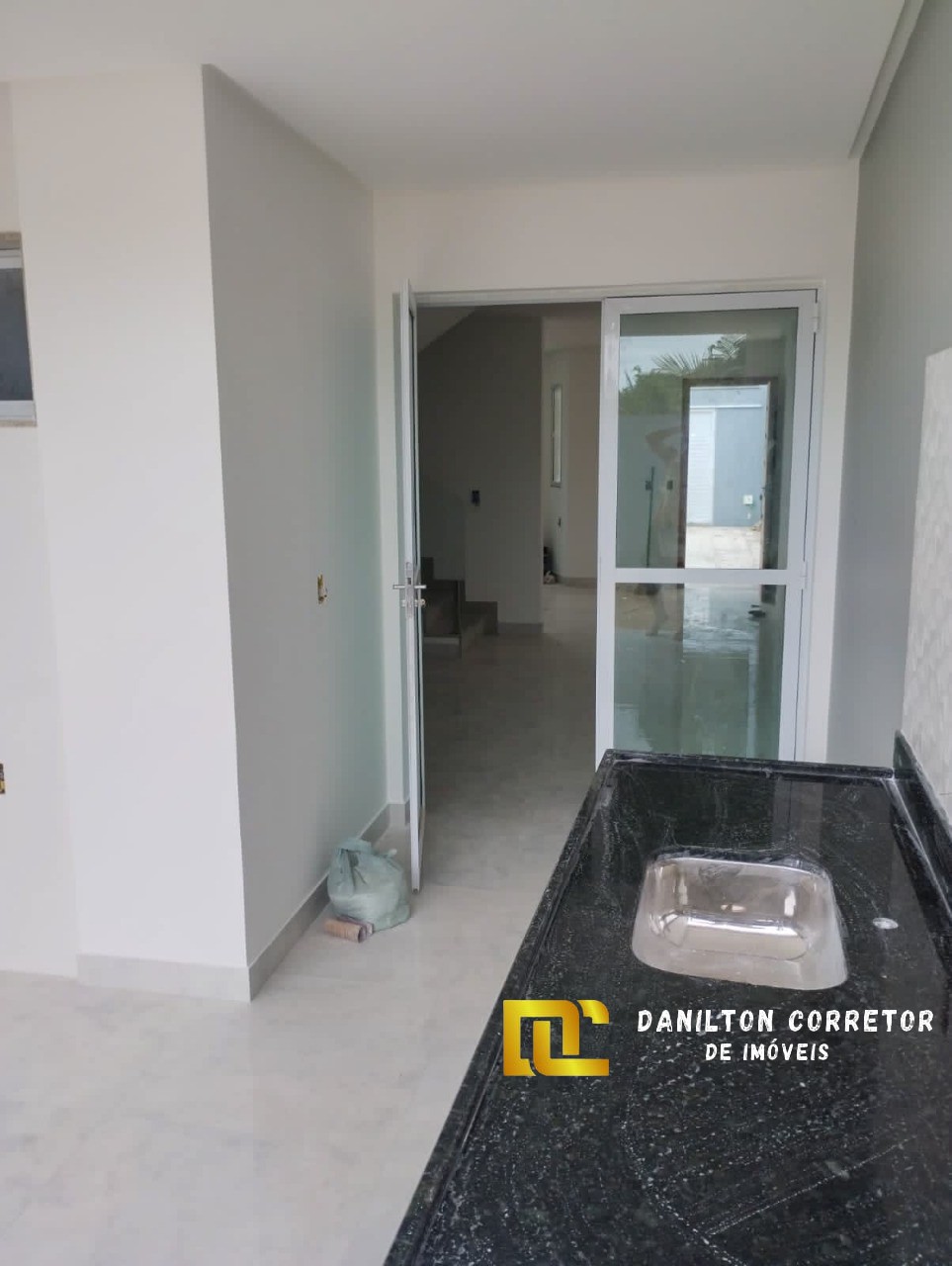 Casa com 3 quartos a venda em santa monica próximo de ponto 