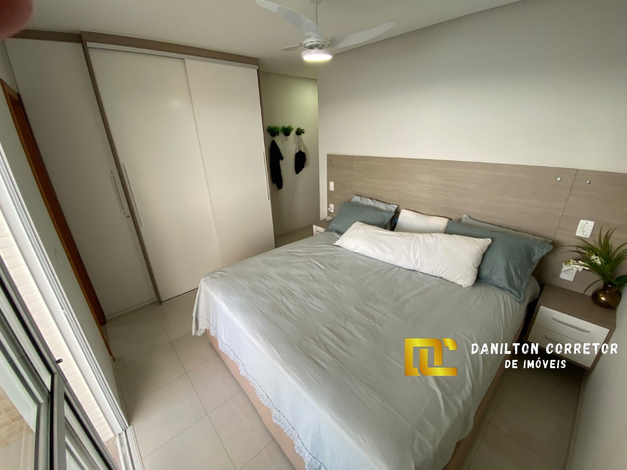 Apartamento a venda na praia do morro com 3 quartos, 2 vagas de garagens finamente mobiliado Guarapari-ES
