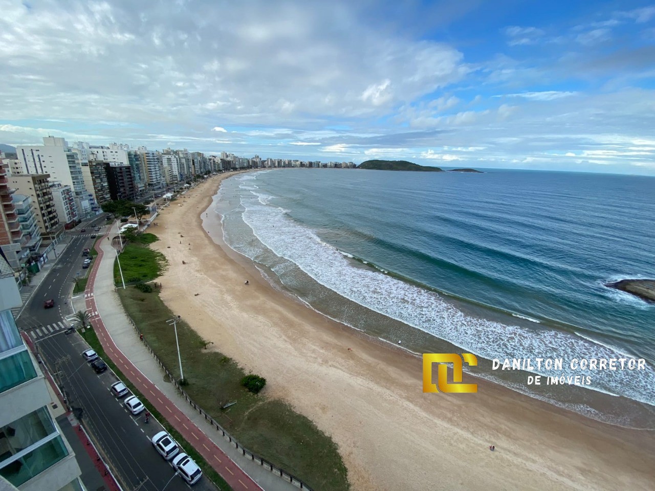 Apartamento a venda na praia do morro com 3 quartos, 2 vagas de garagens finamente mobiliado Guarapari-ES