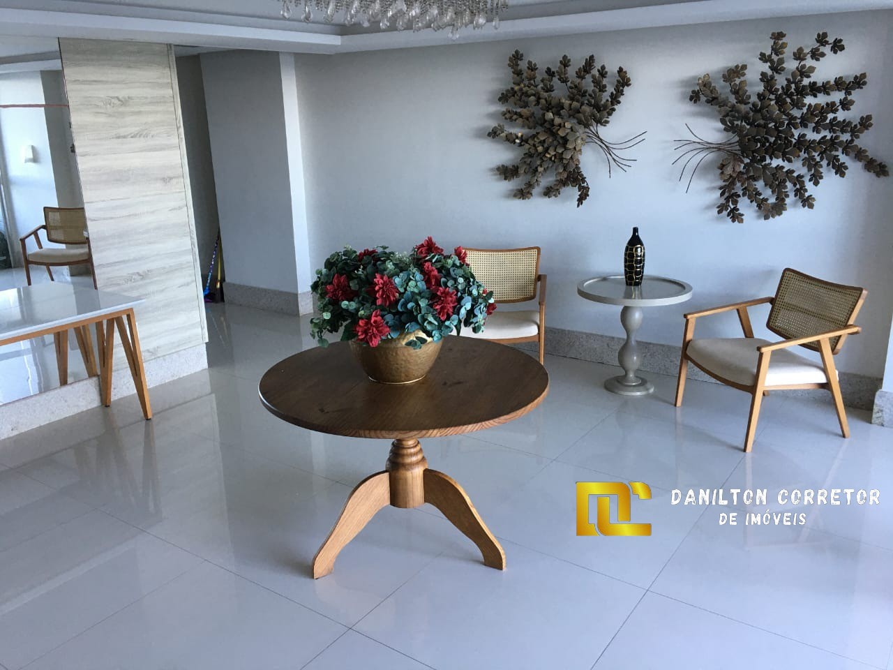 Apartamento a venda na praia do morro com 3 quartos, 2 vagas de garagens finamente mobiliado Guarapari-ES