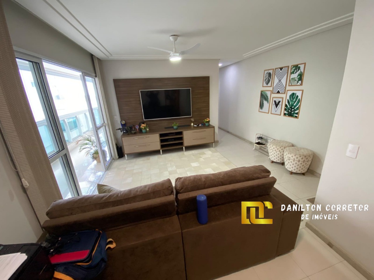Apartamento a venda na praia do morro com 3 quartos, 2 vagas de garagens finamente mobiliado Guarapari-ES