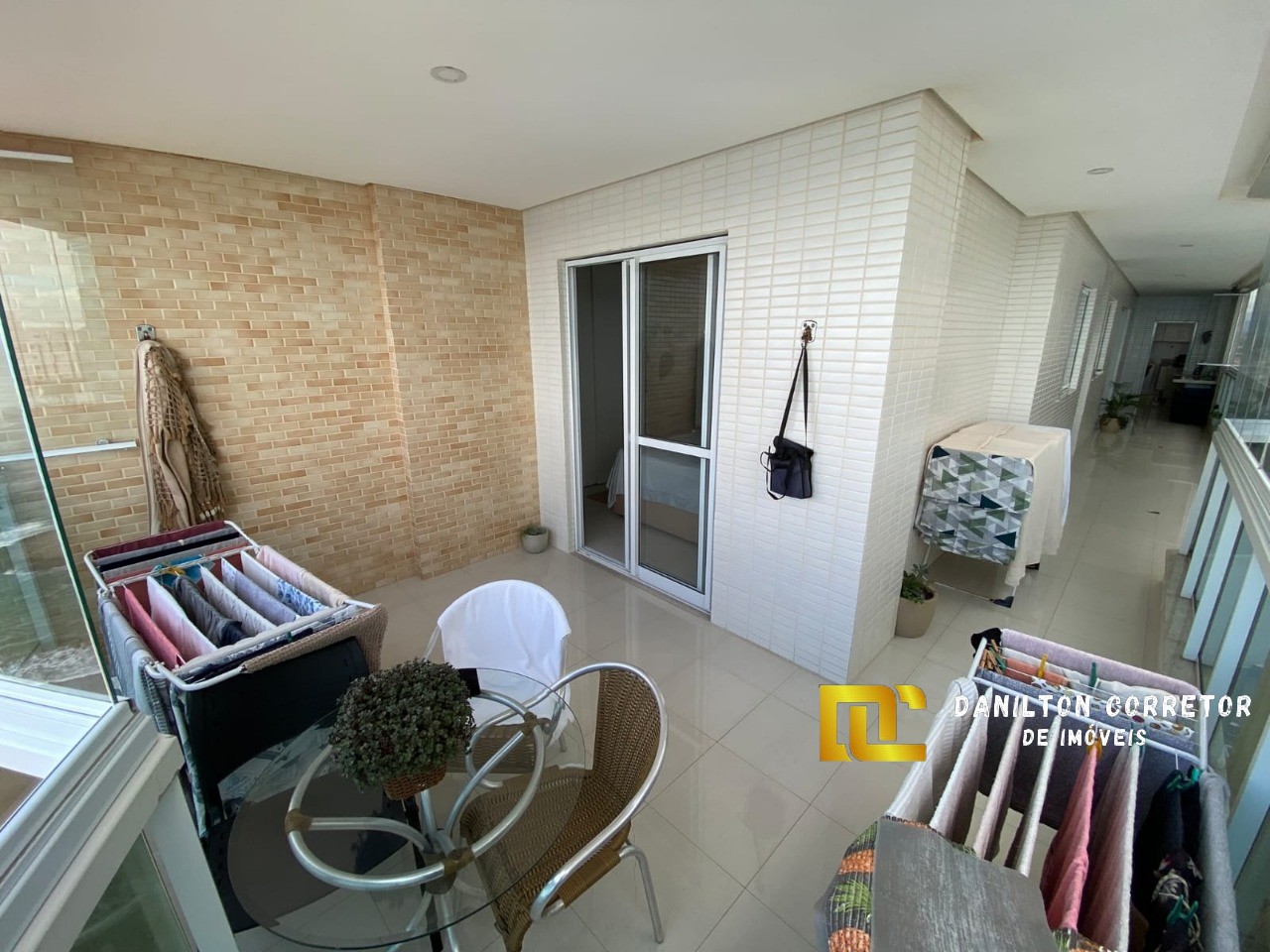 Apartamento a venda na praia do morro com 3 quartos, 2 vagas de garagens finamente mobiliado Guarapari-ES