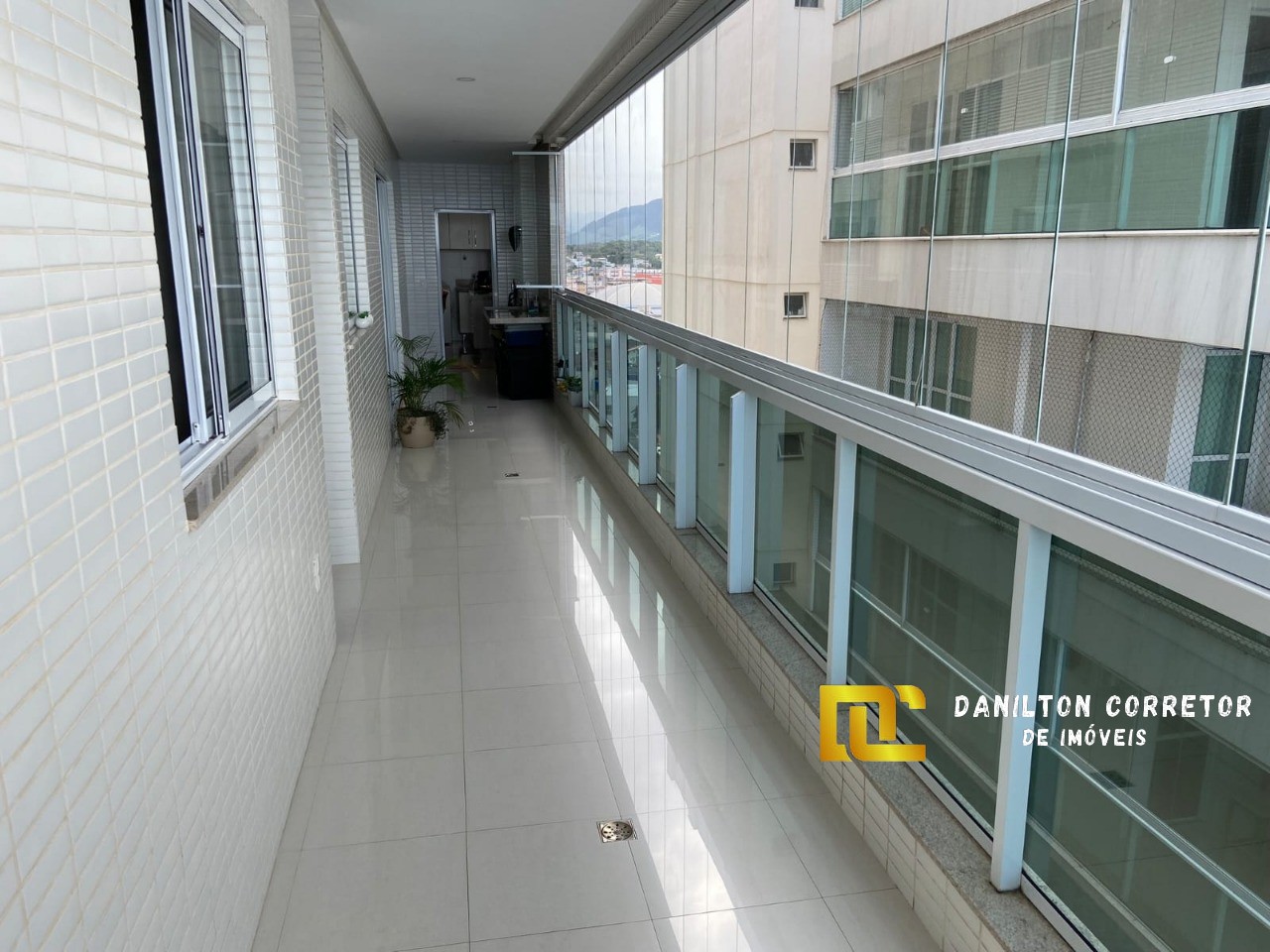 Apartamento a venda na praia do morro com 3 quartos, 2 vagas de garagens finamente mobiliado Guarapari-ES