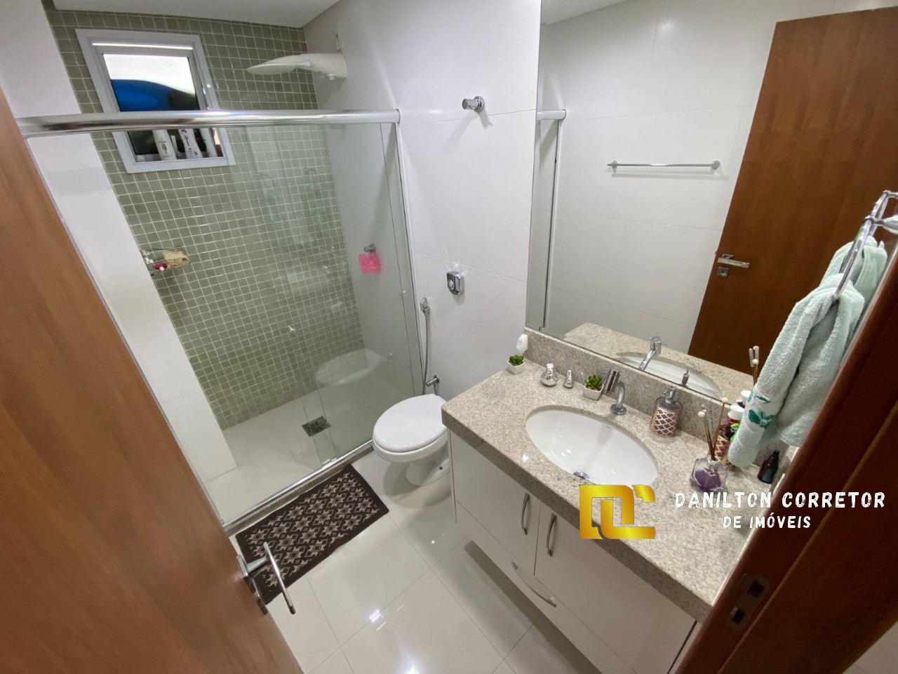 Apartamento a venda na praia do morro com 3 quartos, 2 vagas de garagens finamente mobiliado Guarapari-ES