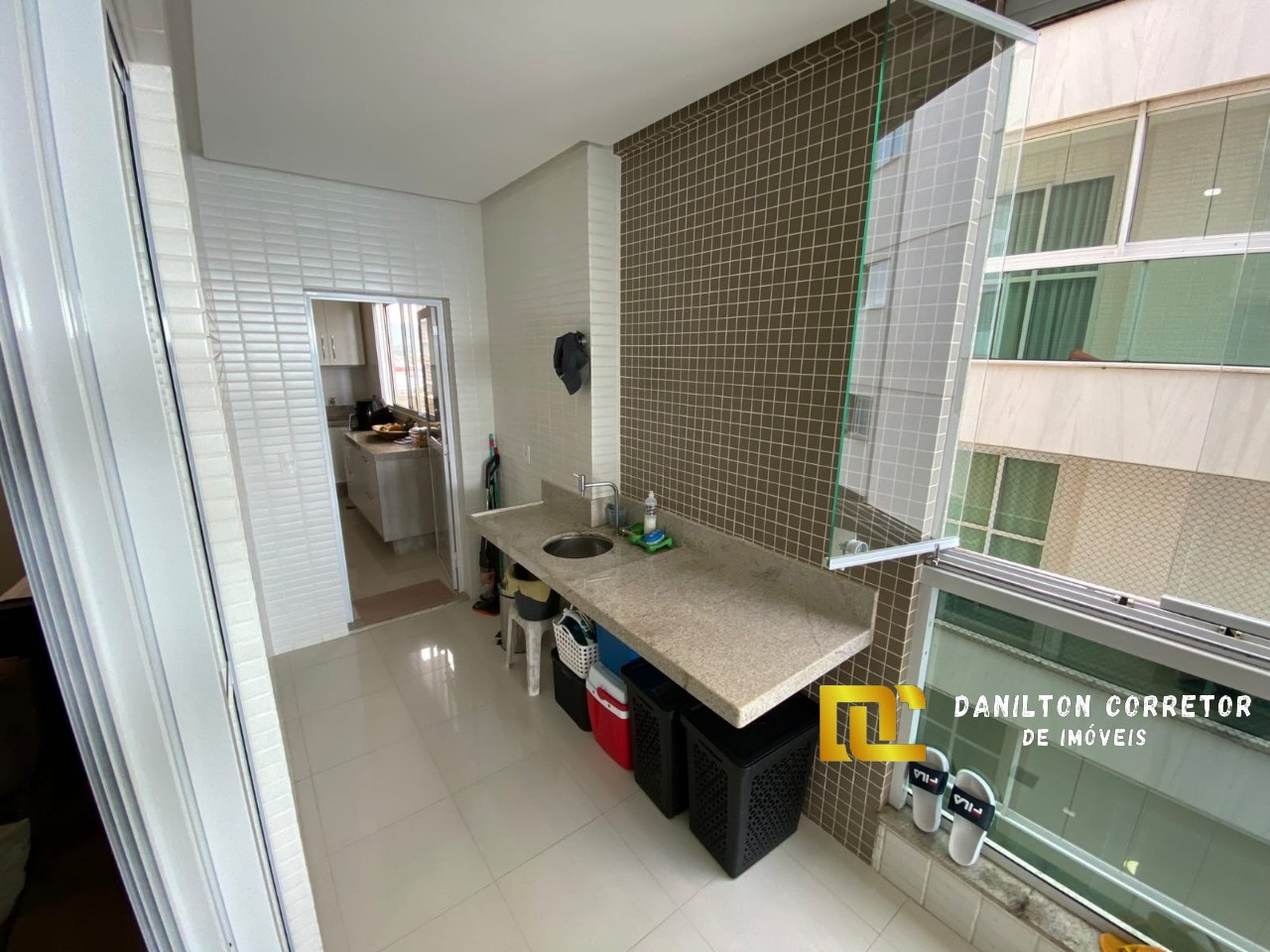 Apartamento a venda na praia do morro com 3 quartos, 2 vagas de garagens finamente mobiliado Guarapari-ES