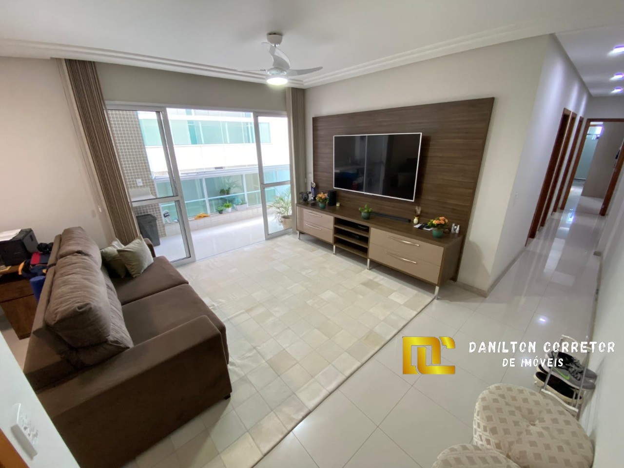 Apartamento a venda na praia do morro com 3 quartos, 2 vagas de garagens finamente mobiliado Guarapari-ES