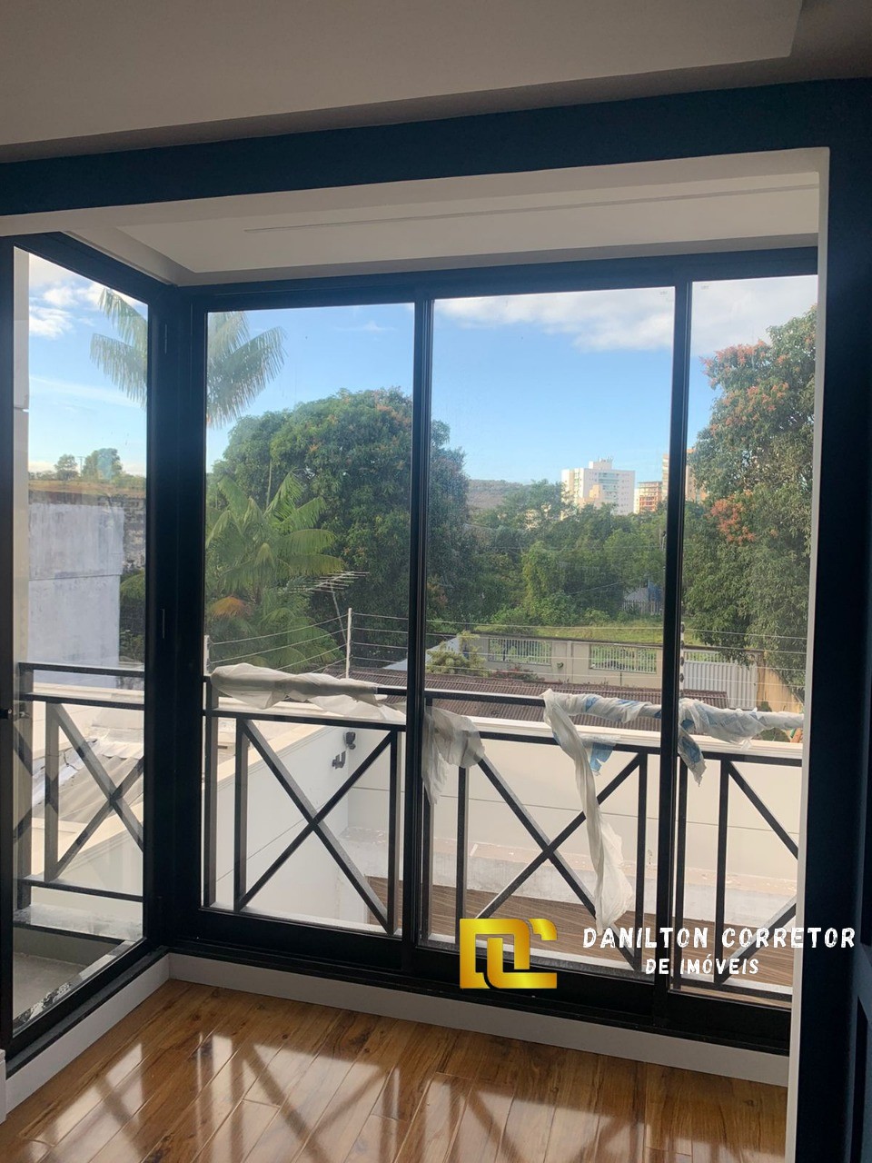Casa a venda em Condomínio de alto padrão em Guarapari