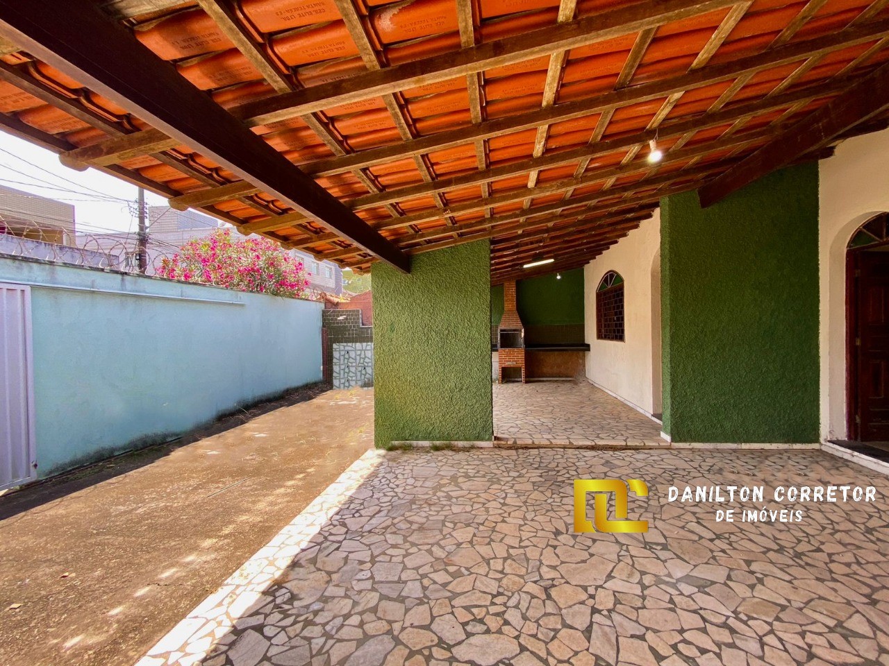 Casa a venda perto da praia com 3 quartos com 191 m² área construída