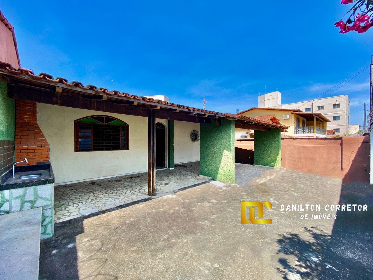 Casa a venda perto da praia com 3 quartos com 191 m² área construída