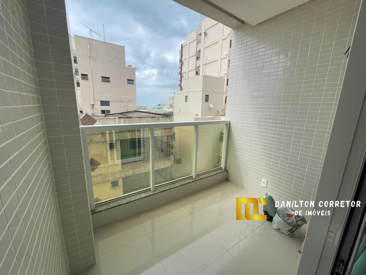 Apartamento OPORTUNIDADE de 2 quartos e área de Lazer completa na praia do Morro Guarapari-Es