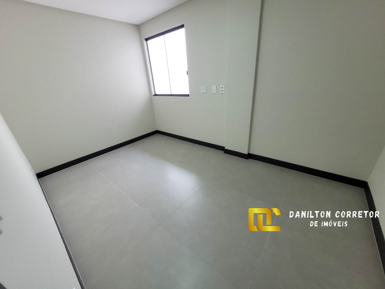 Casa duplex com 4 quartos e fino acabamento a venda na praia do morro