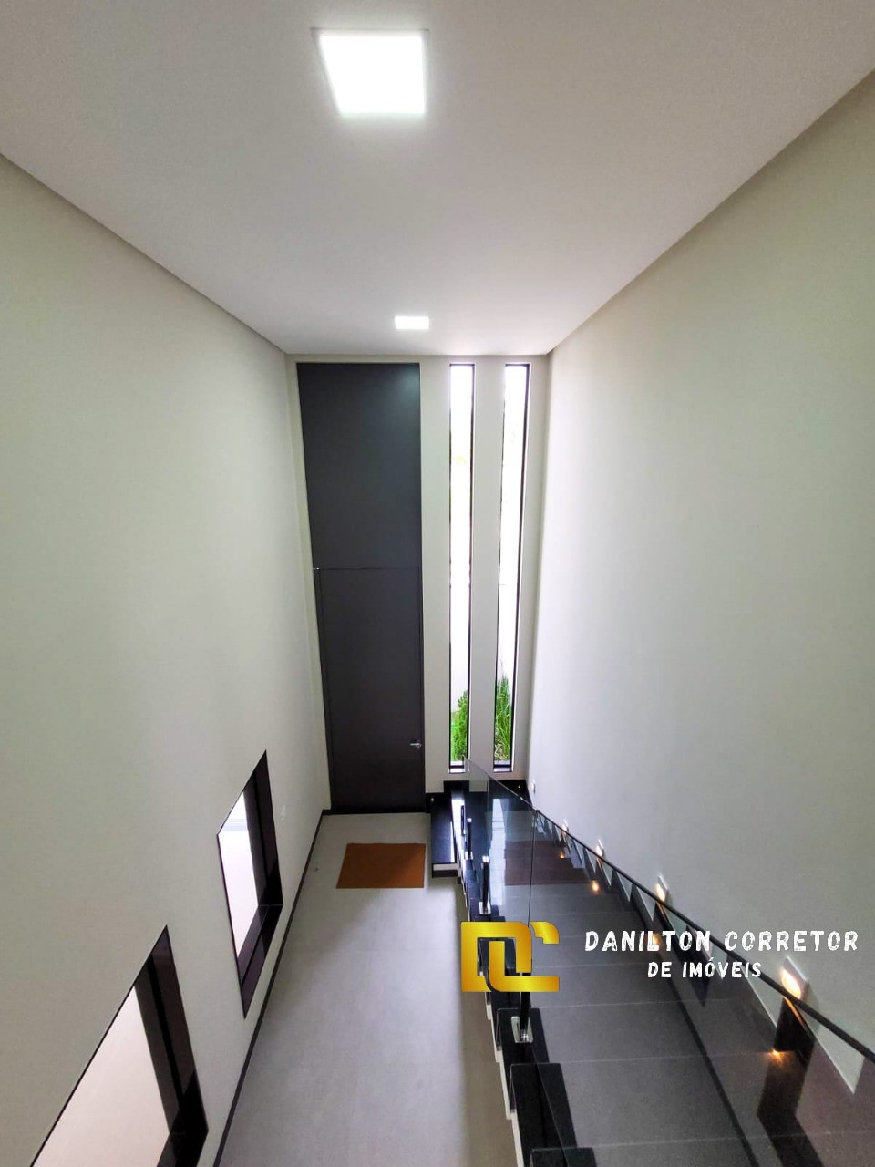 Casa duplex com 4 quartos e fino acabamento a venda na praia do morro