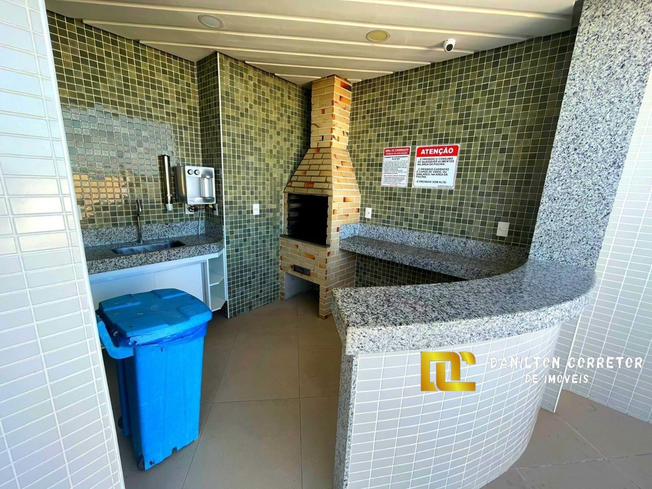 Apartamento OPORTUNIDADE de 2 quartos e área de Lazer completa na praia do Morro Guarapari-Es