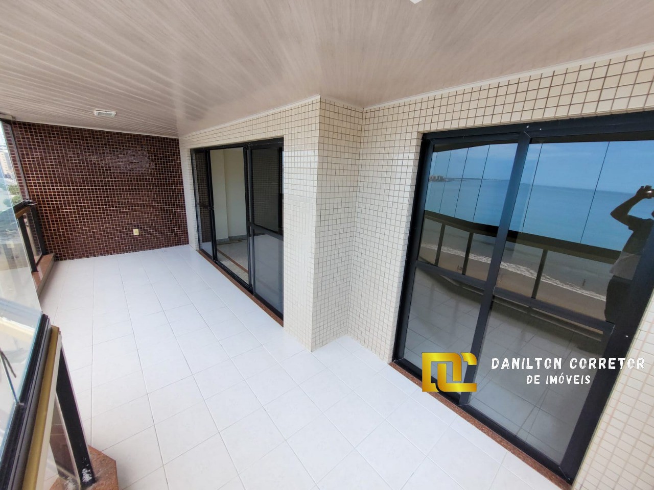 Apartamento frente mar com 4 quartos a venda ótima localização!