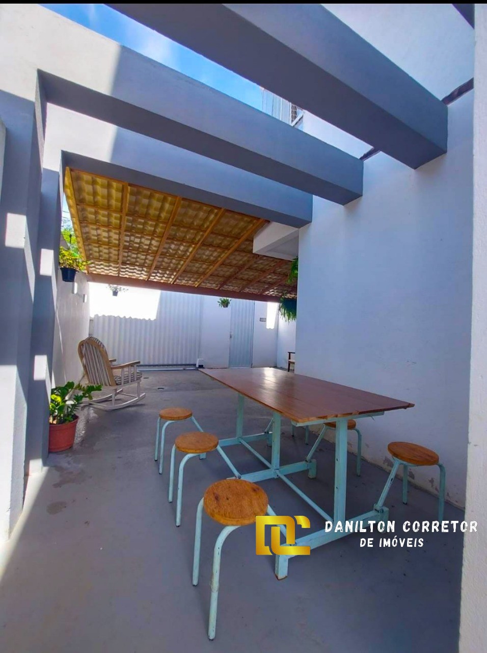 Casa a venda em santa monica com quintal e árvores frutíferas (preço baixo)
