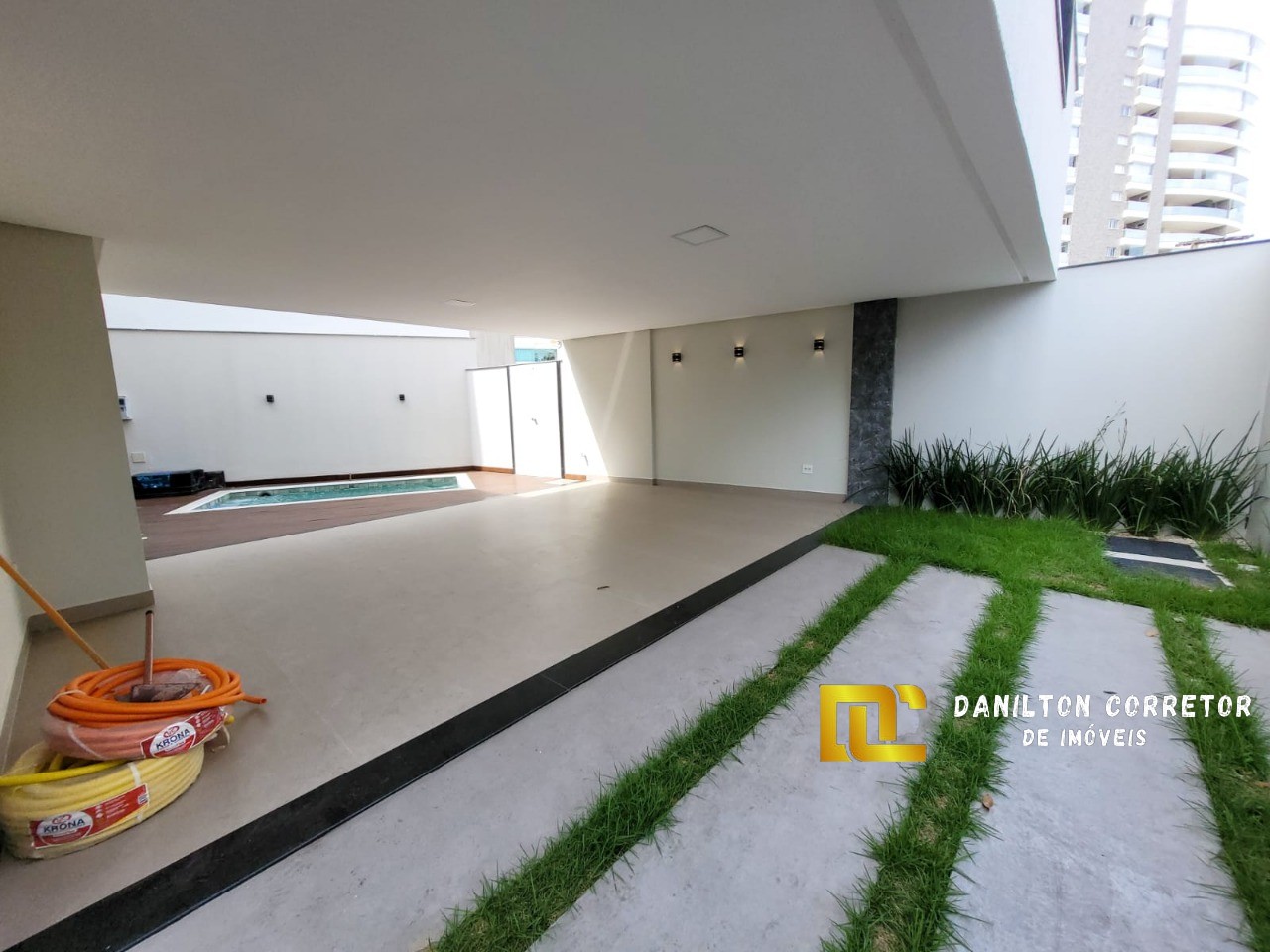 Casa duplex alto padrão 4 quartos sendo 3 suítes a venda na praia do morro