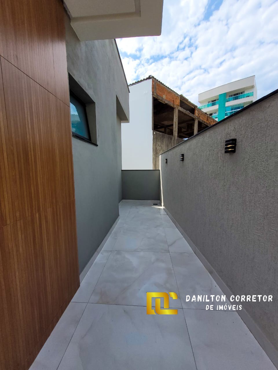 Casa duplex alto padrão 4 quartos sendo 3 suítes a venda na praia do morro