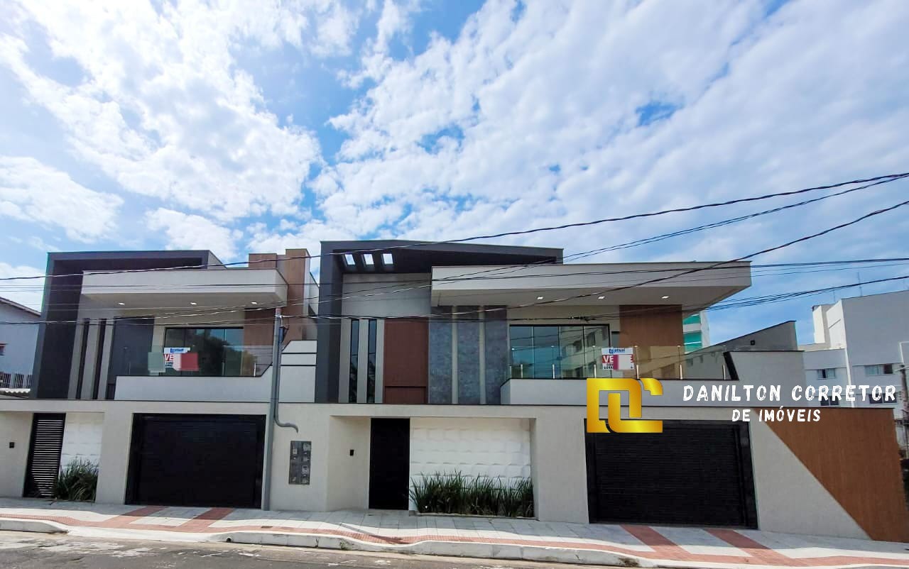 Casa duplex alto padrão 4 quartos sendo 3 suítes a venda na praia do morro