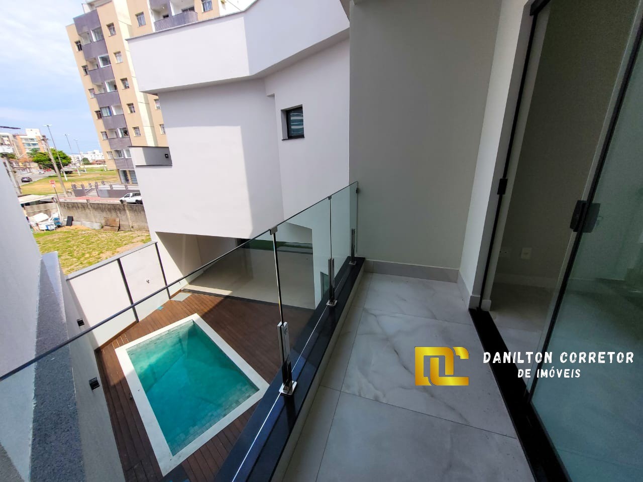 Casa duplex alto padrão 4 quartos sendo 3 suítes a venda na praia do morro