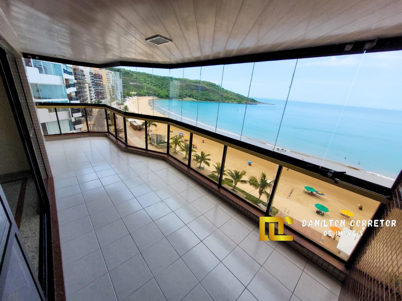 Apartamento frente mar com 4 quartos a venda ótima localização!