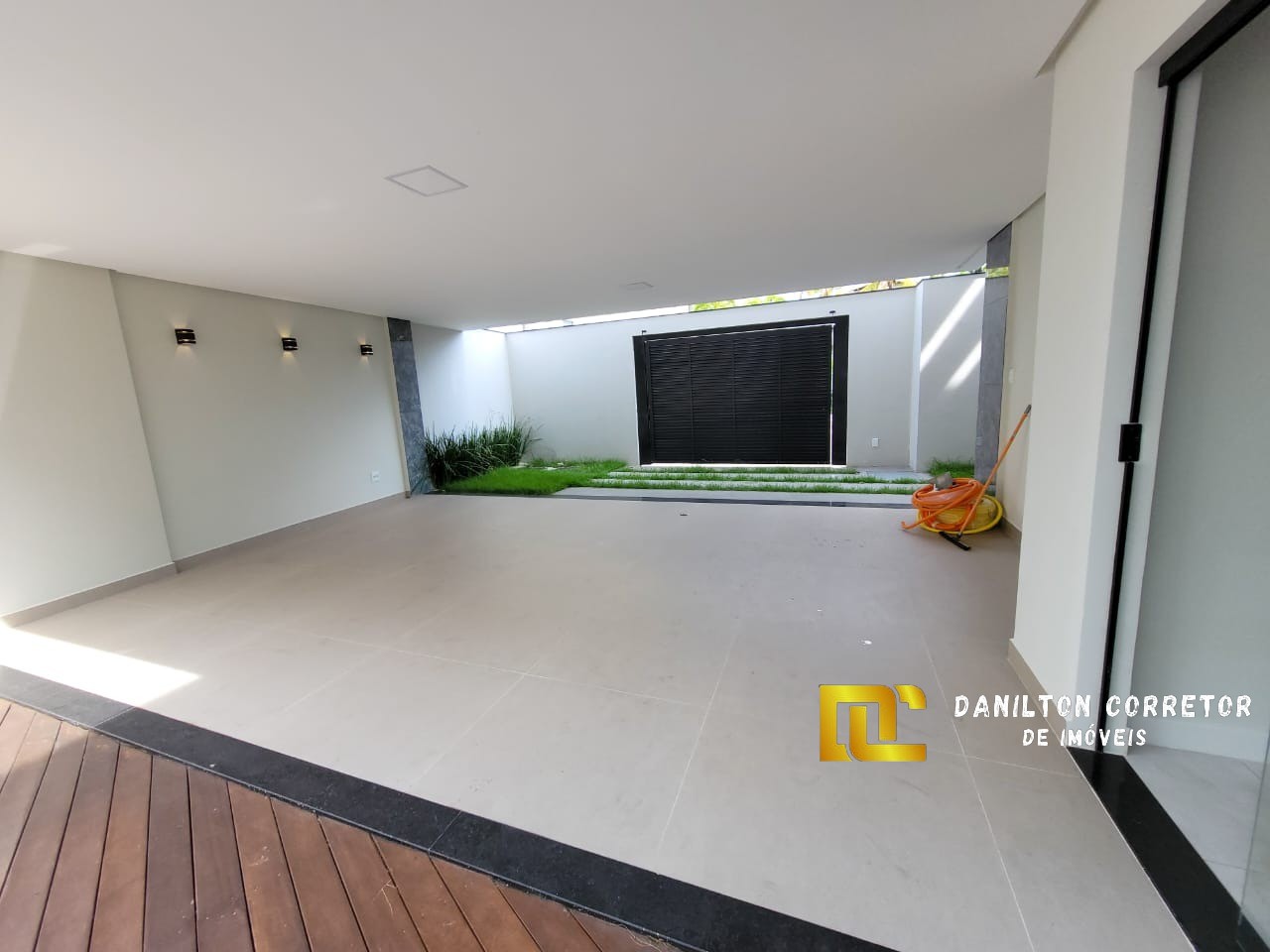 Casa duplex alto padrão 4 quartos sendo 3 suítes a venda na praia do morro