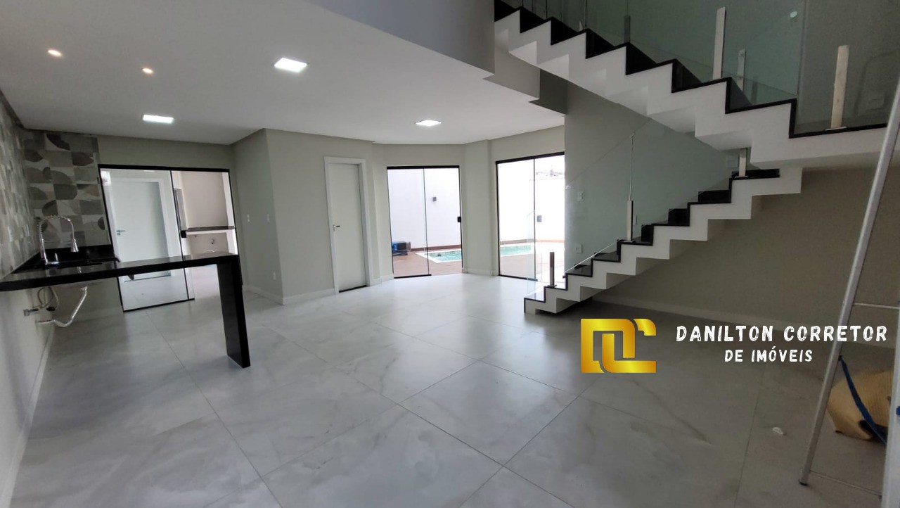 Casa duplex alto padrão 4 quartos sendo 3 suítes a venda na praia do morro