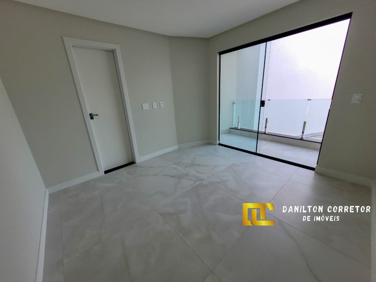 Casa duplex alto padrão 4 quartos sendo 3 suítes a venda na praia do morro