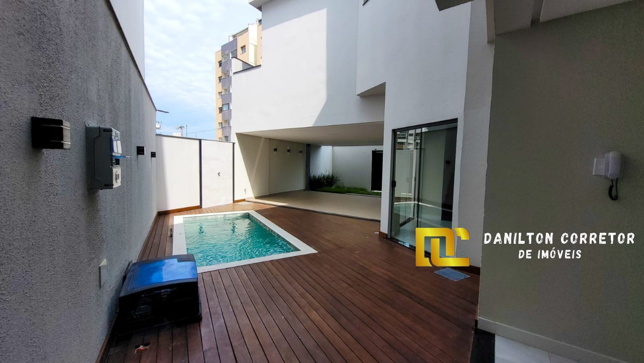 Casa duplex alto padrão 4 quartos sendo 3 suítes a venda na praia do morro