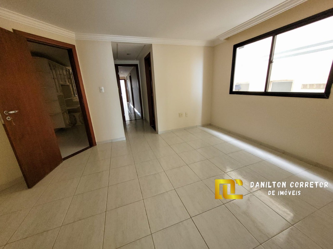 Apartamento frente mar com 4 quartos a venda ótima localização!