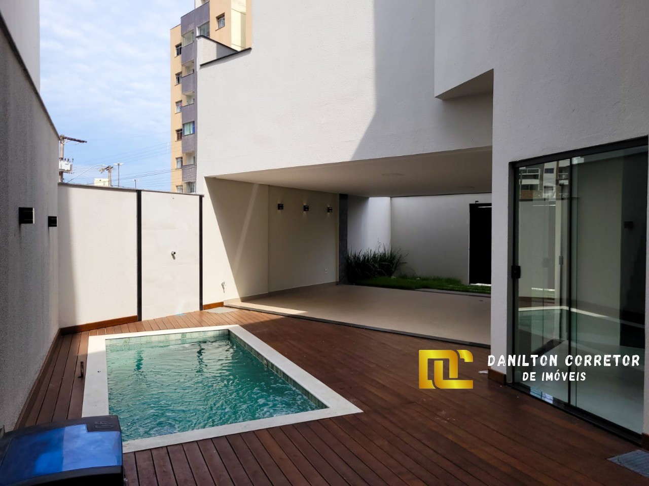 Casa duplex alto padrão 4 quartos sendo 3 suítes a venda na praia do morro