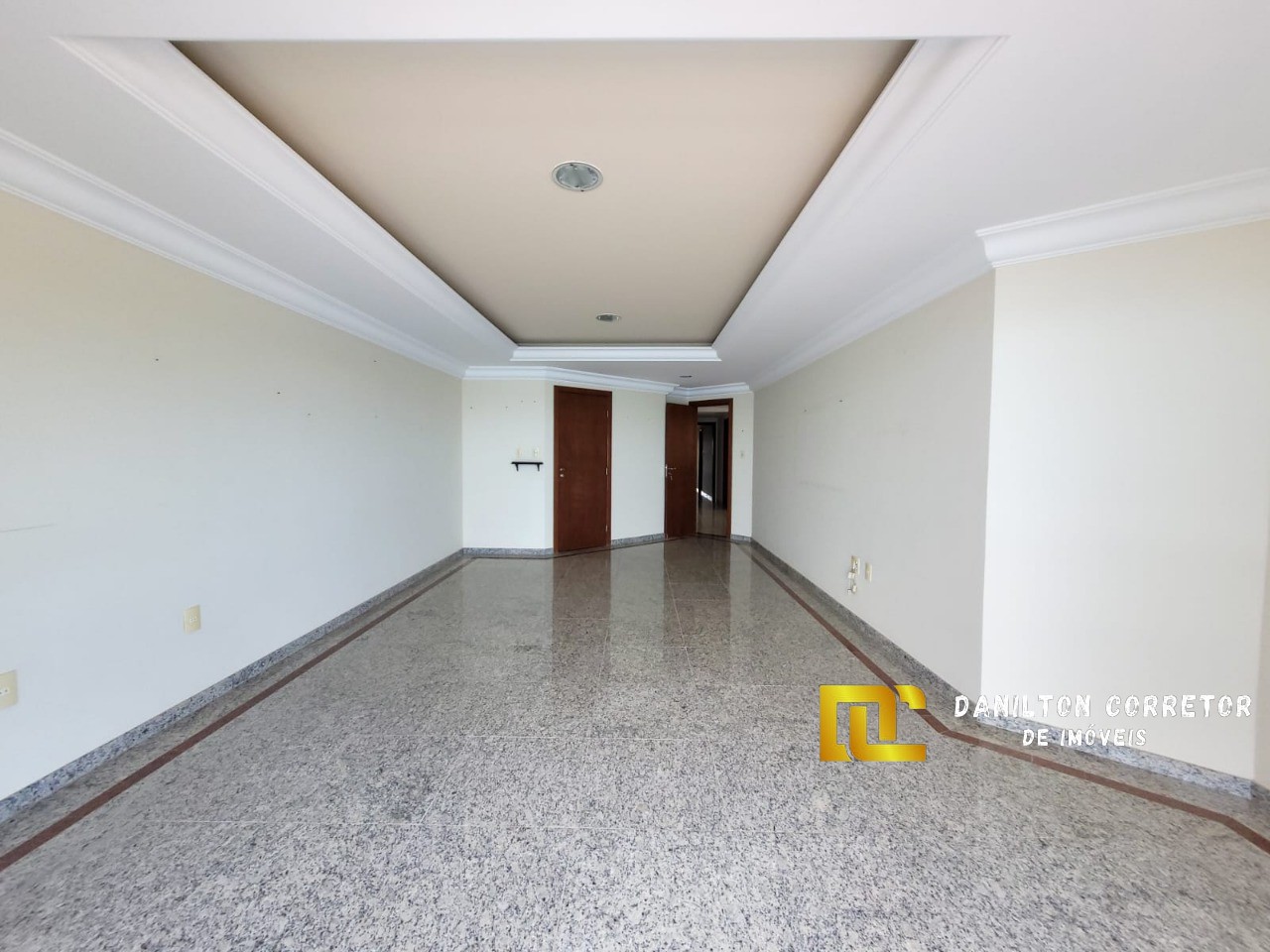Apartamento frente mar com 4 quartos a venda ótima localização!