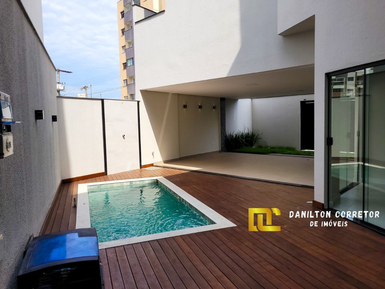 Casa duplex alto padrão 4 quartos sendo 3 suítes a venda na praia do morro