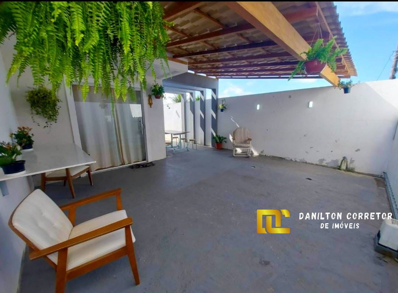 Casa a venda em santa monica com quintal e árvores frutíferas (preço baixo)