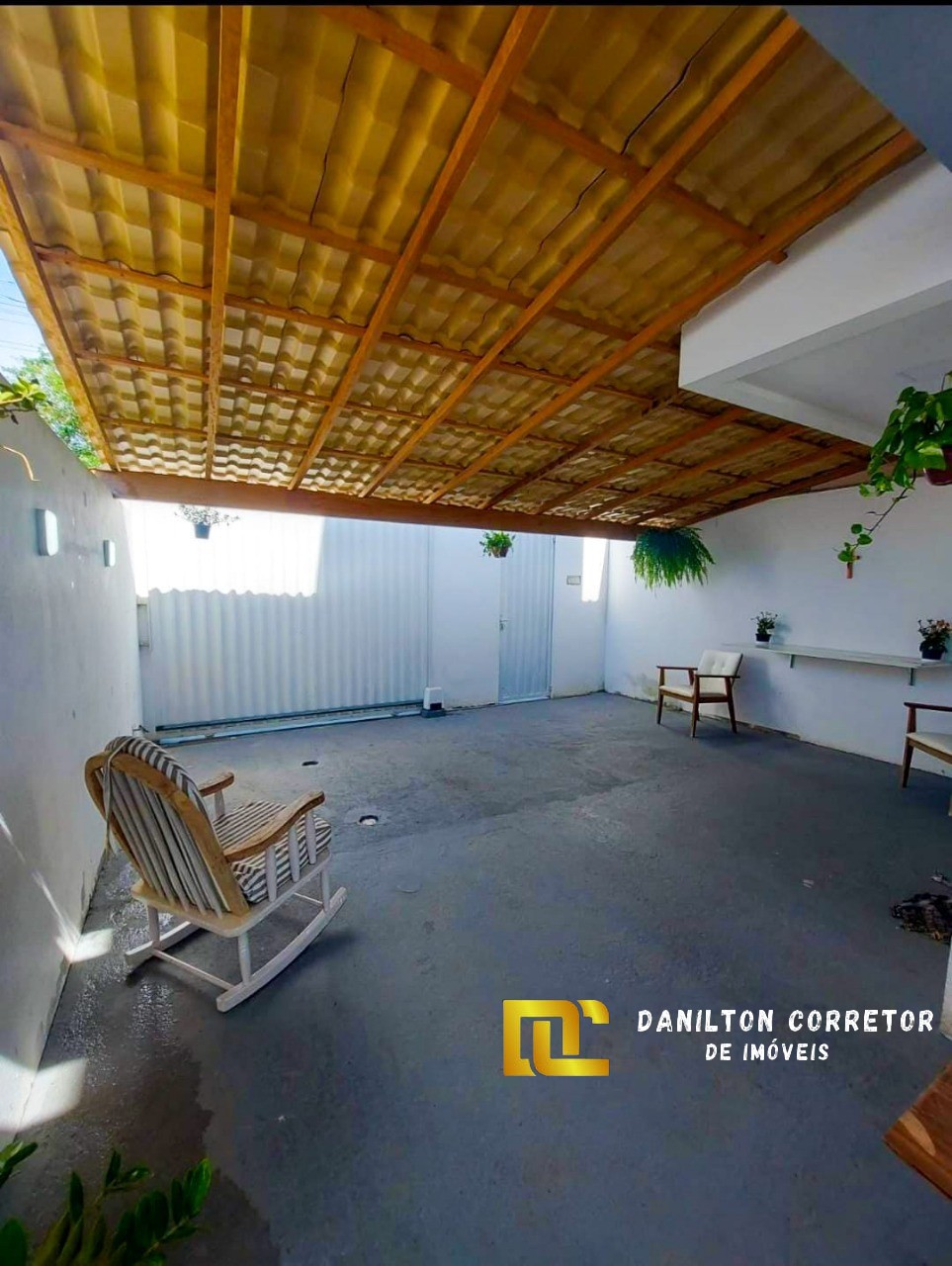 Casa a venda em santa monica com quintal e árvores frutíferas (preço baixo)
