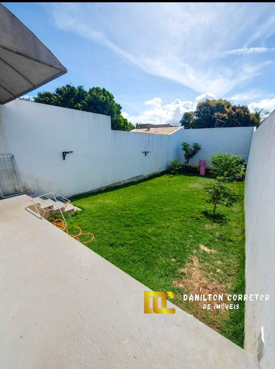 Casa a venda em santa monica com quintal e árvores frutíferas (preço baixo)