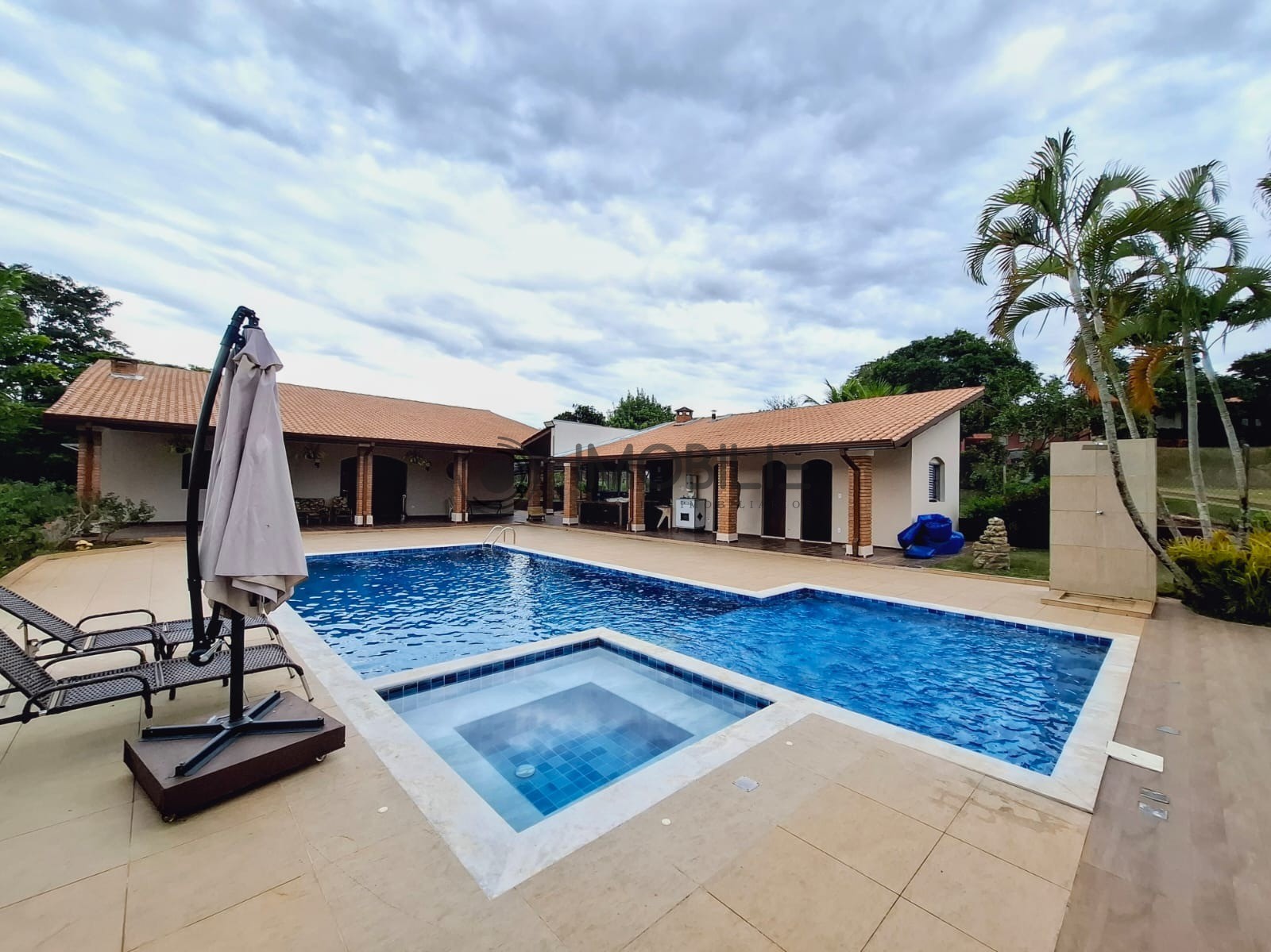 Chácara, 4 quartos, 590 m² - Foto 1