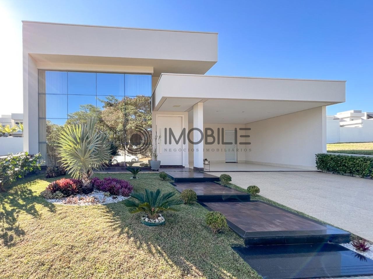 Casa, 4 quartos, 236 m² - Foto 1