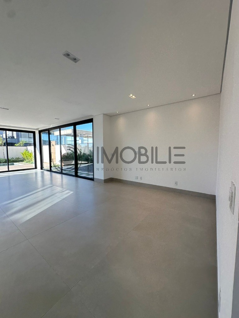 Casa, 4 quartos, 288 m² - Foto 2
